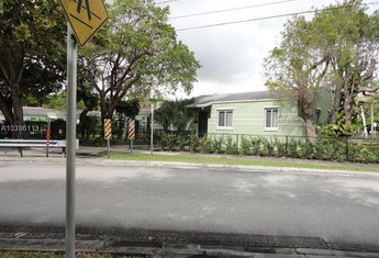 For sale in 39-40 54 41 EAST SHENANDO