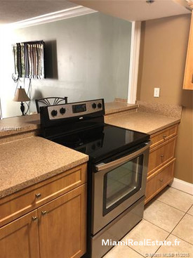 PROMENADE AT KENDALE LAKES