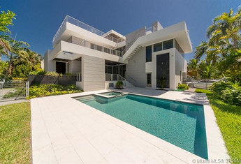 For sale in TROPICAL ISLE HOMES SUB 3