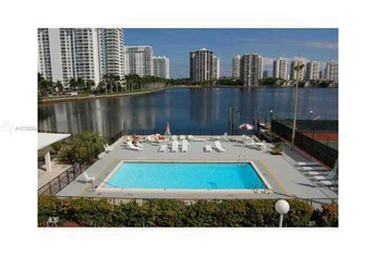 For sale in COMMODORE PLAZA CONDO