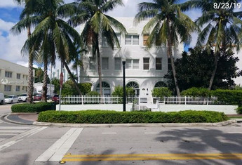 For sale in THE LEXINGTON EUCLID COND