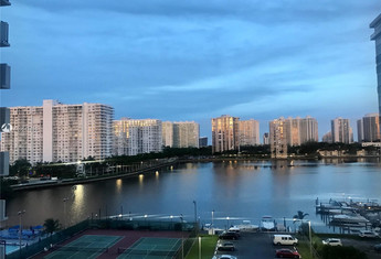 For sale in COMMODORE PLAZA CONDO