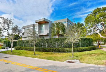 For sale in TROPICAL ISLE HOMES SUB 1